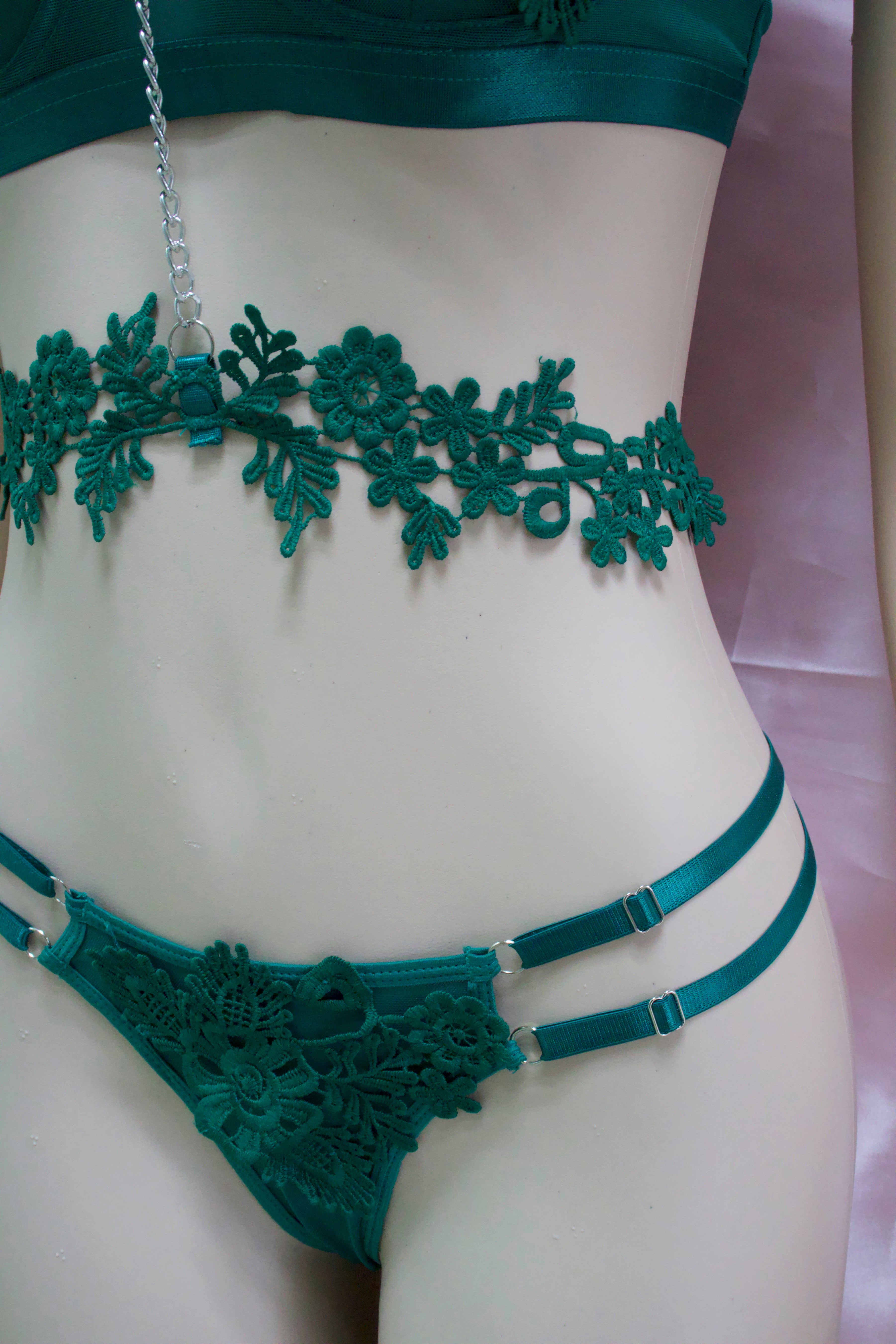 CONJUNTO 3 PIEZAS MESH Y FLORES BORDADAS QX6636 OFF