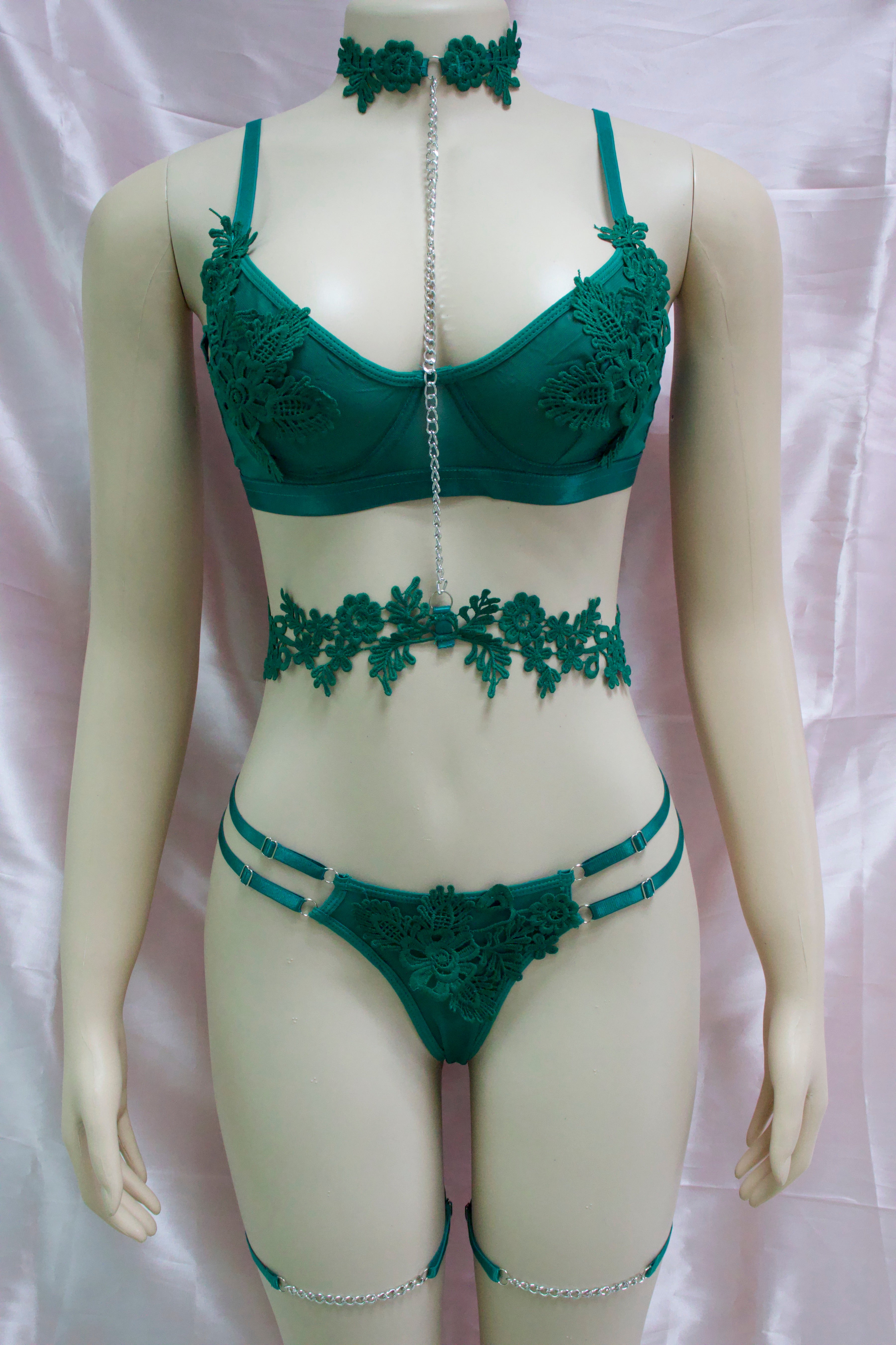 CONJUNTO 3 PIEZAS MESH Y FLORES BORDADAS QX6636 OFF