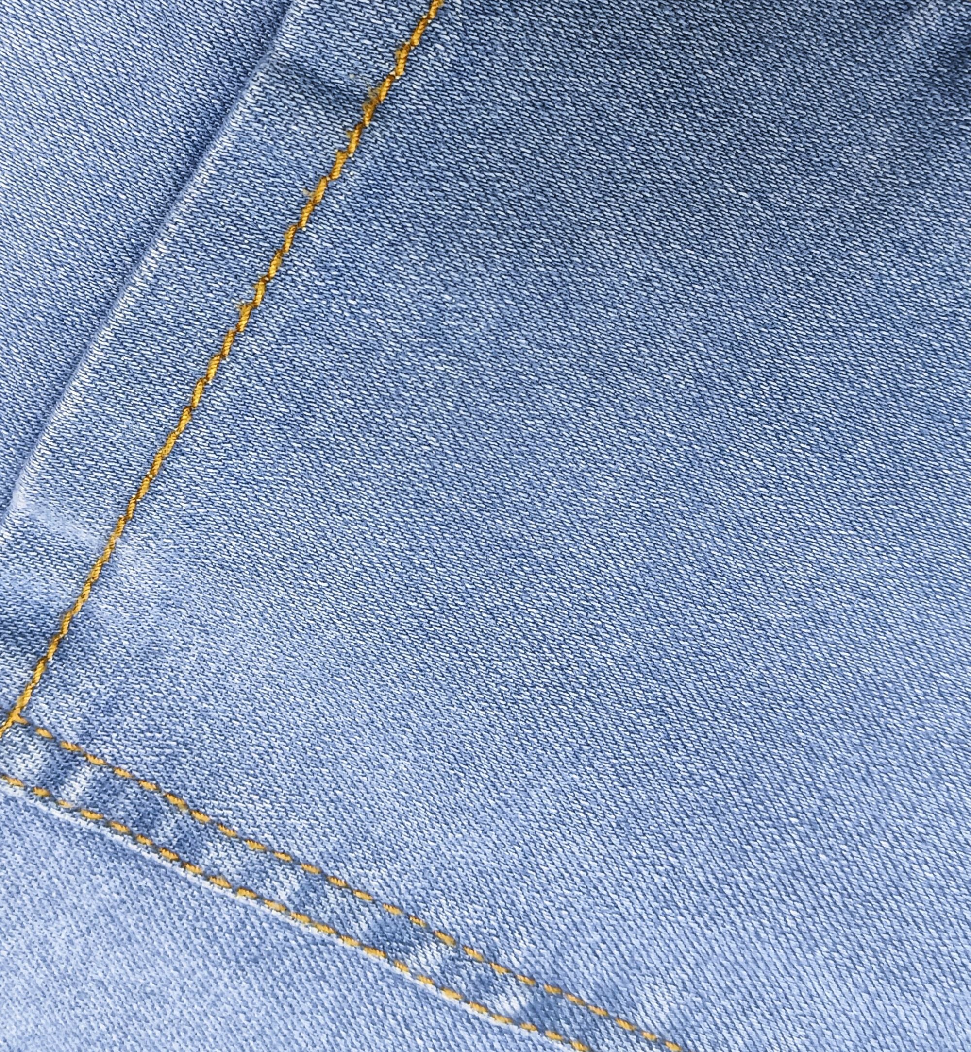 JEANS RECTO DETALLES DE RASGADO LV242007