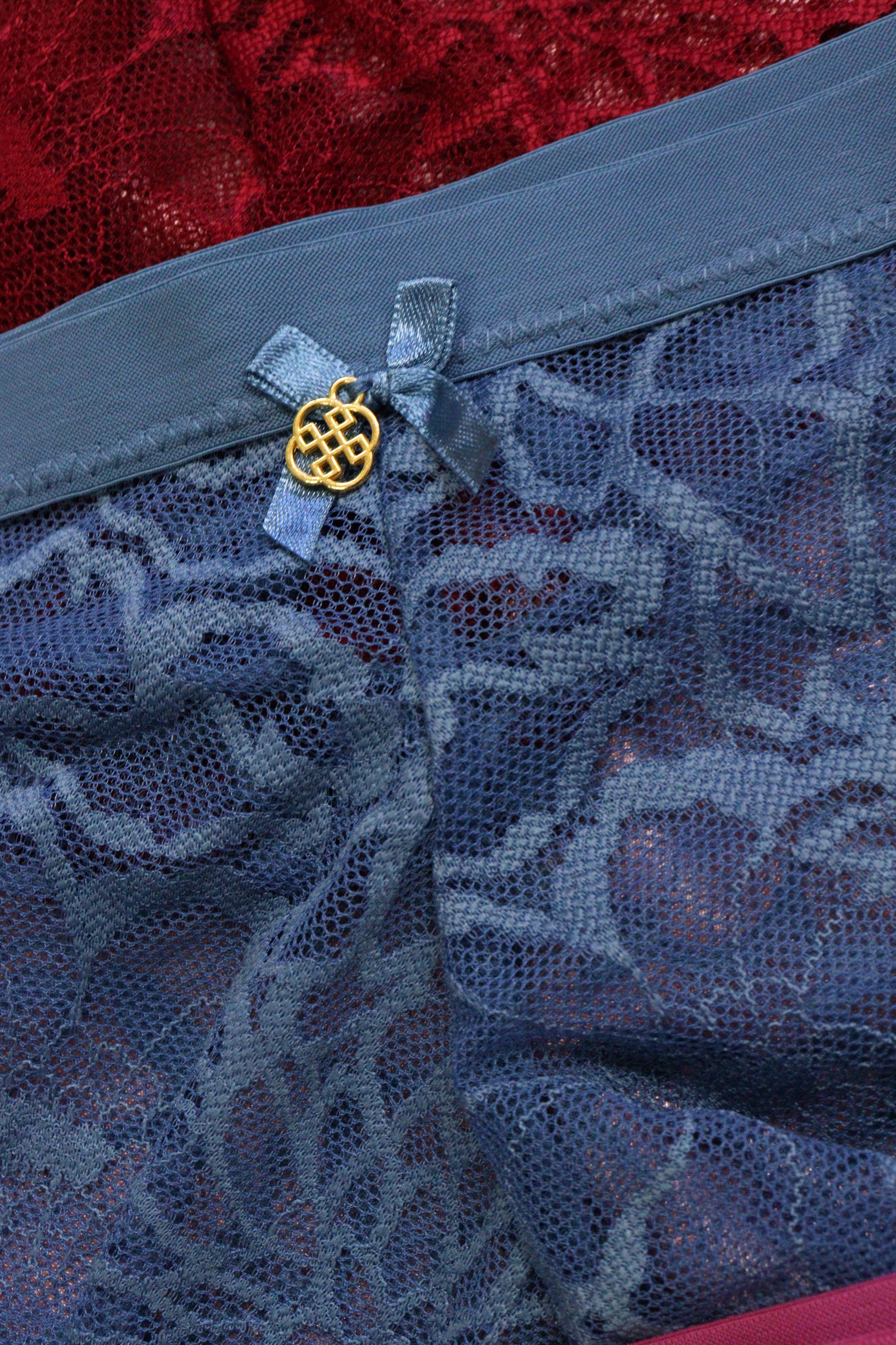 PANTALETA DE ENCAJE DETALLE DORADO DF4765X OFF