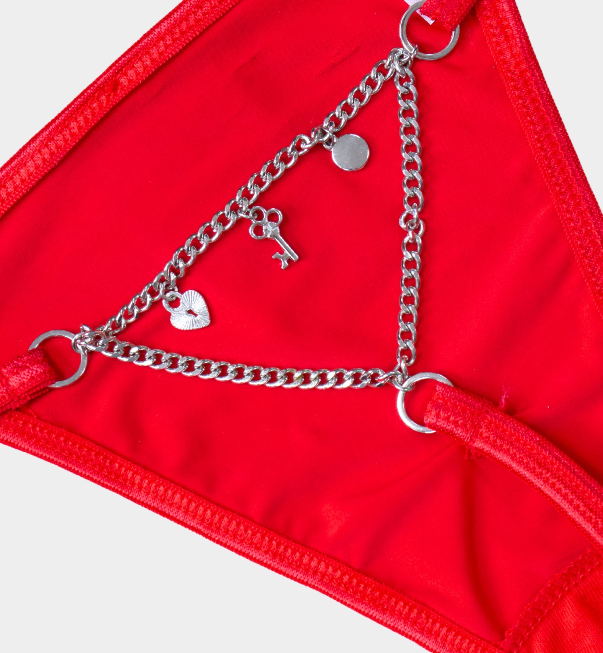 TANGA LISA CON ADORNOS METÁLICOS 22150