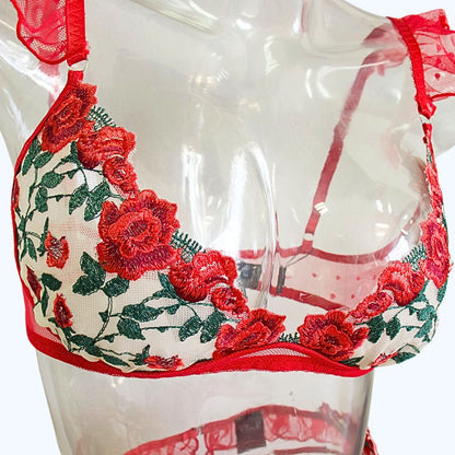 COORDINADO CON BORDADOS DE FLORES ROJAS 4533