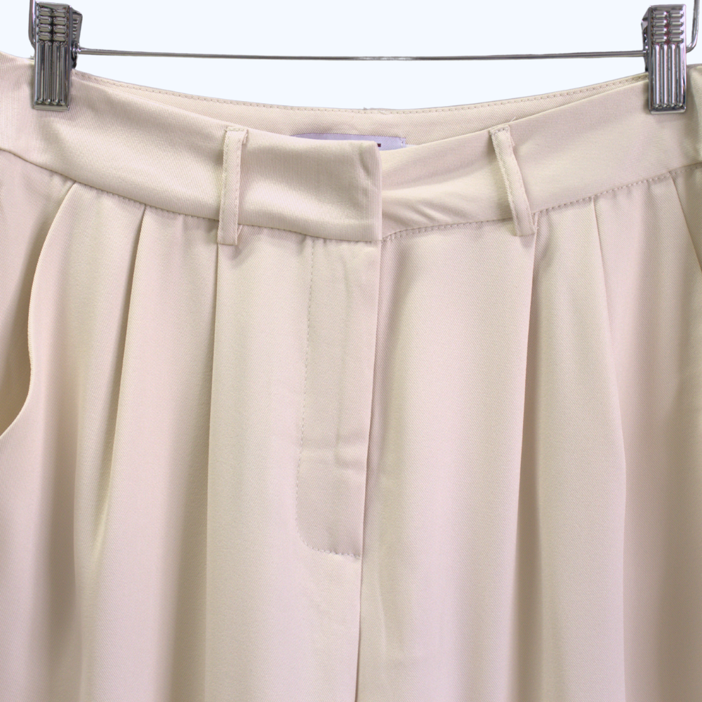 PANTALÓN LISO CON PINZAS LV11071